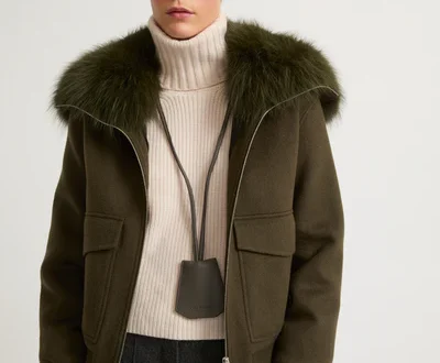 Yves Salomon – Cropped jacket in cashmere wool with fox fur collar