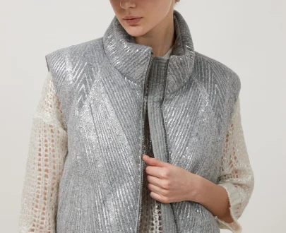 Peserico – Cropped goose down vest with sequins